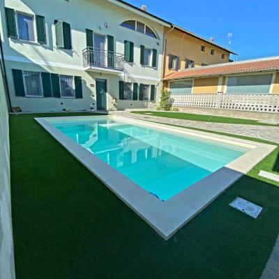 Realizzazione giardino in erba sintetica 