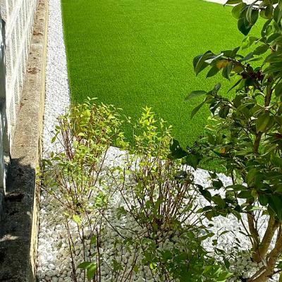 Realizzazione giardino in erba sintetica 